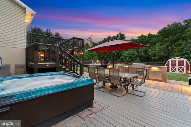 2911 VILLAGE SQUARE DR, Dover, PA 17315