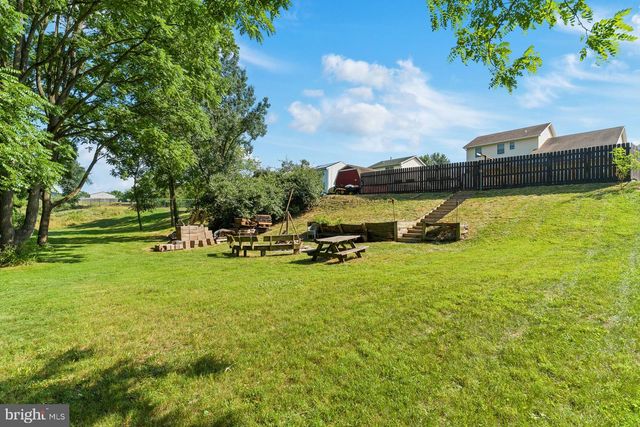 2911 VILLAGE SQUARE DR, Dover, PA 17315