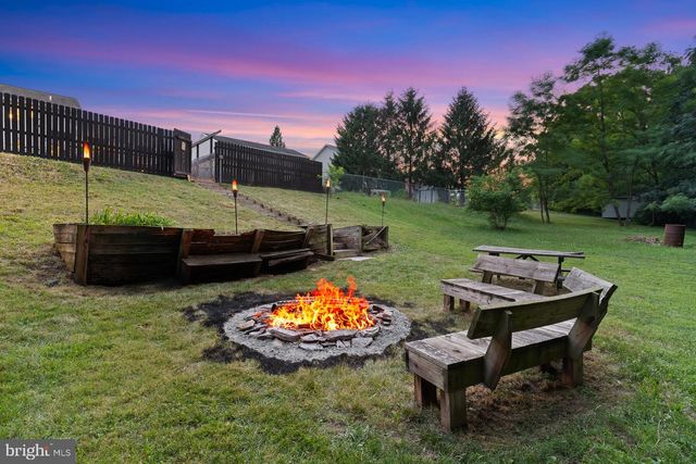 2911 VILLAGE SQUARE DR, Dover, PA 17315