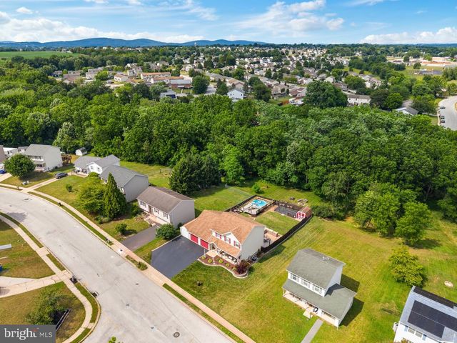 2911 VILLAGE SQUARE DR, Dover, PA 17315