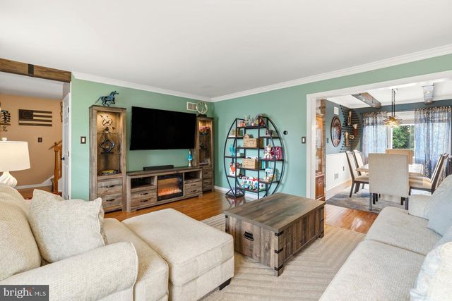 2911 VILLAGE SQUARE DR, Dover, PA 17315