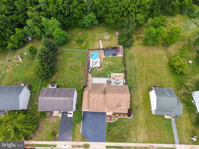 2911 VILLAGE SQUARE DR, Dover, PA 17315