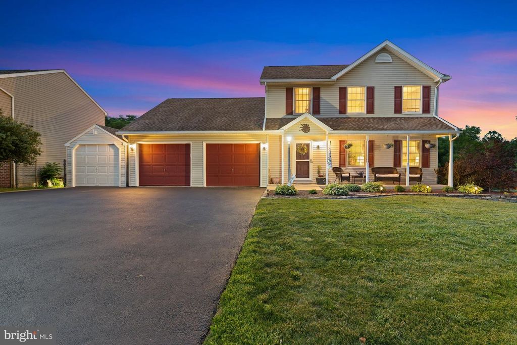 2911 VILLAGE SQUARE DR, Dover, PA 17315