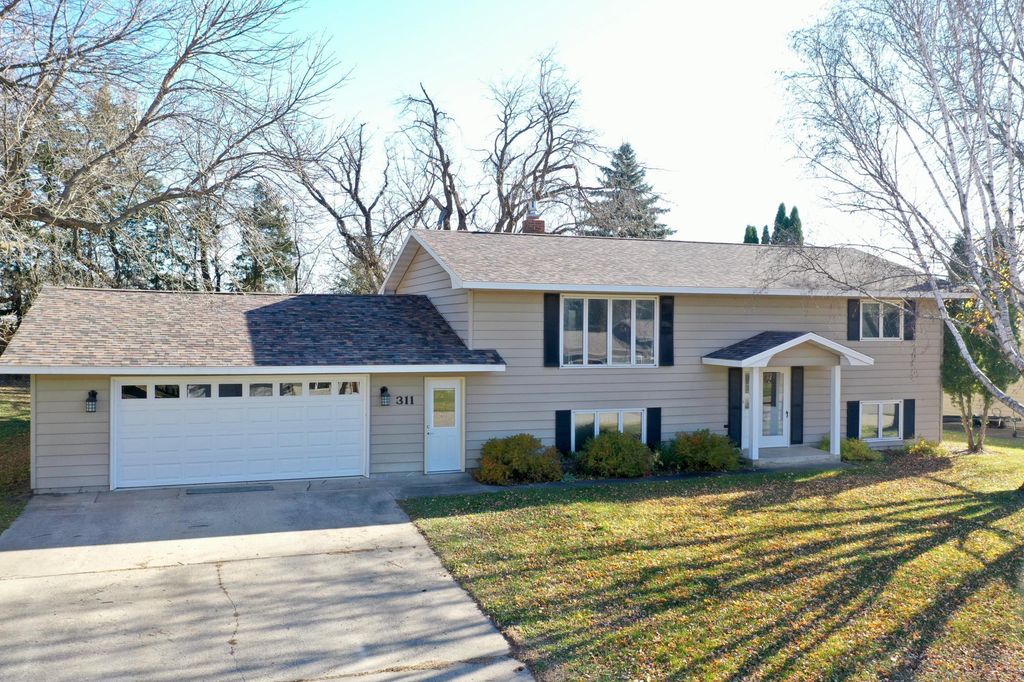 311 Pine Street SW, New London, MN 56273