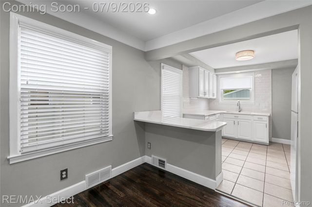 609 N Connecticut Avenue, Royal Oak, MI 48067