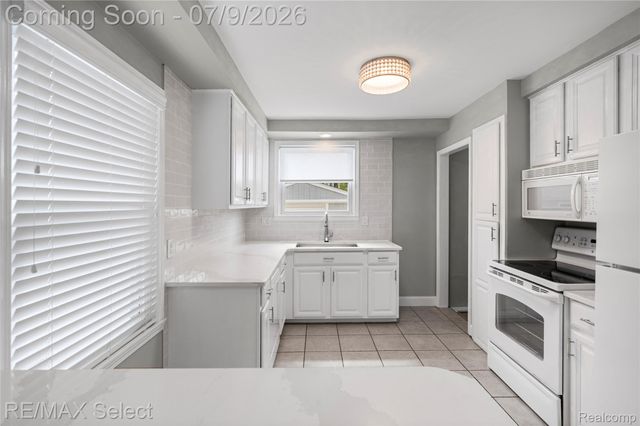 609 N Connecticut Avenue, Royal Oak, MI 48067