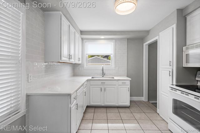 609 N Connecticut Avenue, Royal Oak, MI 48067