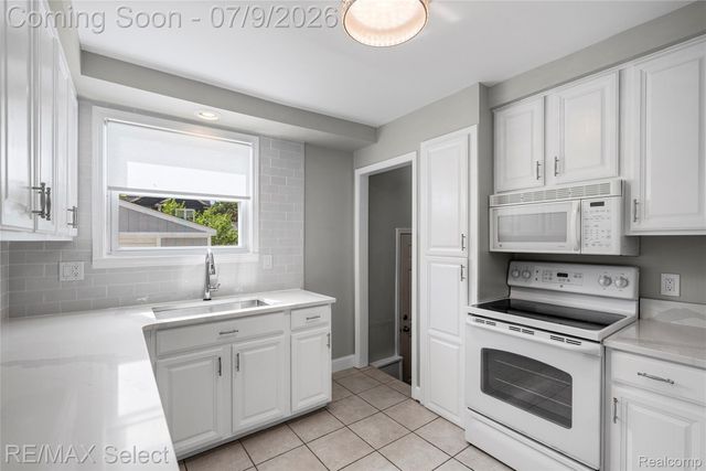 609 N Connecticut Avenue, Royal Oak, MI 48067