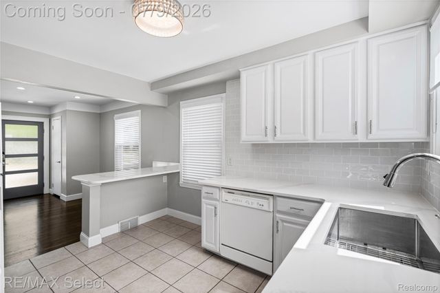 609 N Connecticut Avenue, Royal Oak, MI 48067