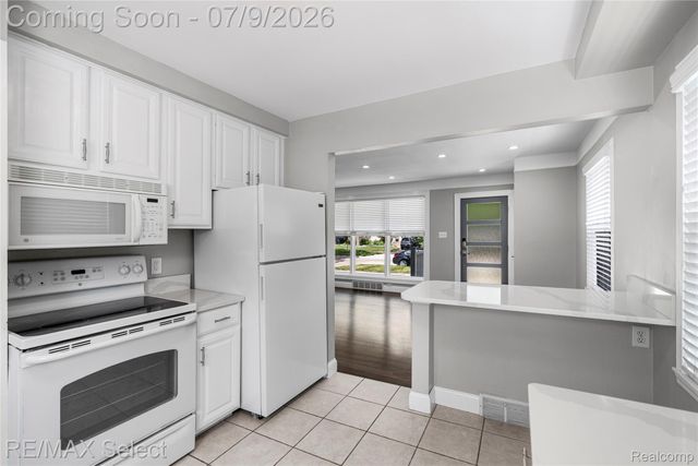 609 N Connecticut Avenue, Royal Oak, MI 48067