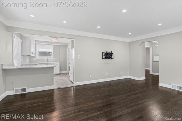 609 N Connecticut Avenue, Royal Oak, MI 48067