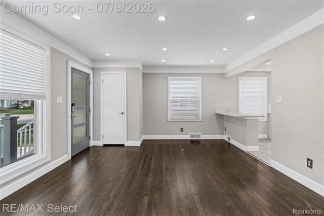 609 N Connecticut Avenue, Royal Oak, MI 48067
