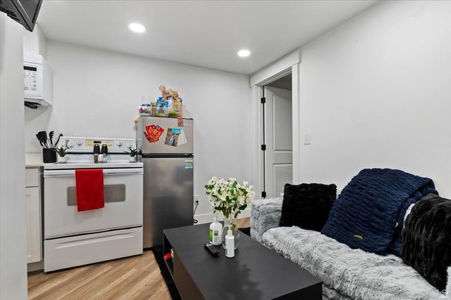 4374 S FERNWOOD DR, Taylorsville, UT 84123