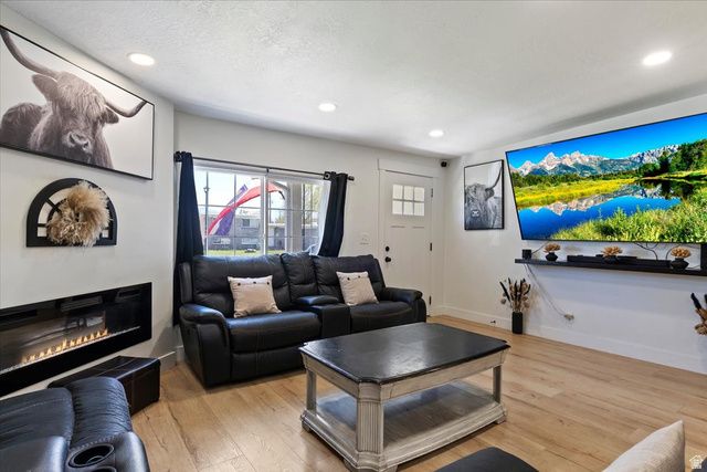 4374 S FERNWOOD DR, Taylorsville, UT 84123