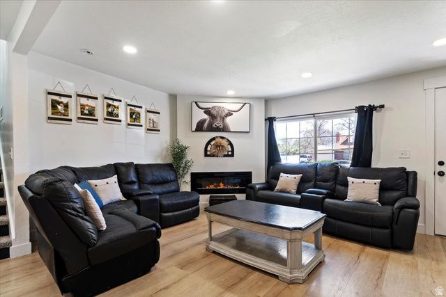 4374 S FERNWOOD DR, Taylorsville, UT 84123