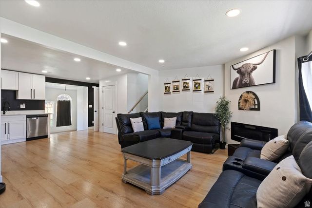 4374 S FERNWOOD DR, Taylorsville, UT 84123