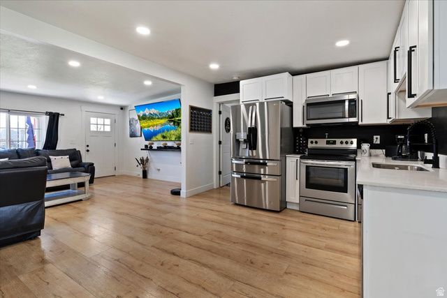 4374 S FERNWOOD DR, Taylorsville, UT 84123