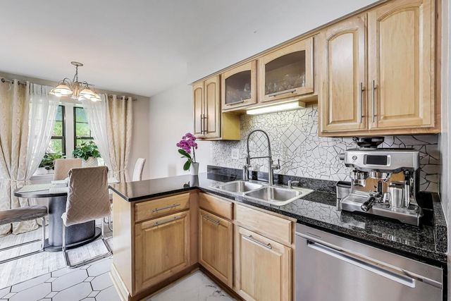 738 Hapsfield Lane 7A2, Buffalo Grove, IL 60089