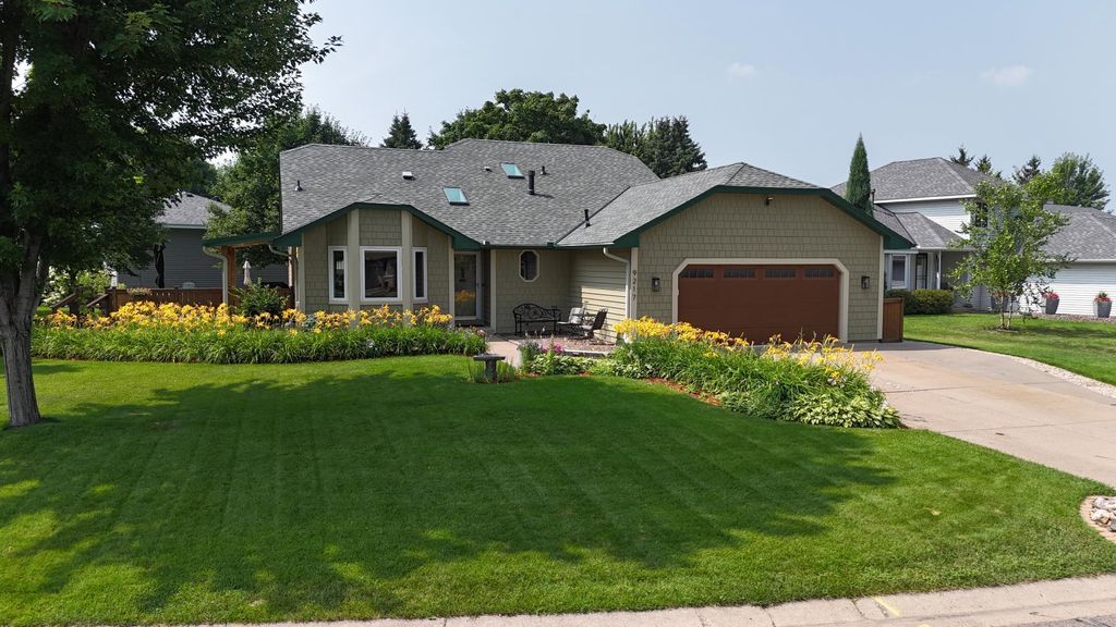 9217 Woodhall Bay N, Brooklyn Park, MN 55443
