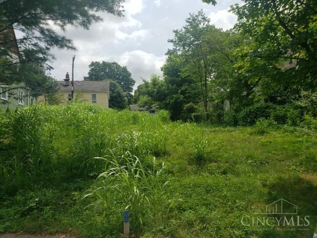 2060 Maplecrest Drive, Kettering, OH 45409