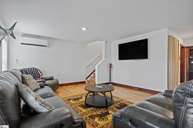 202 Rushing Waters Drive, Inman, SC 29349