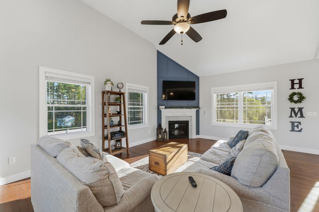 31 Cortland Avenue, Weare, NH 03281