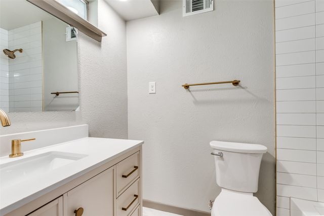 121 S Cavender Street, Dallas, TX 75211