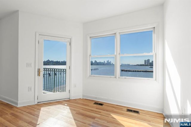 116 The Promenade, Edgewater, NJ 07020