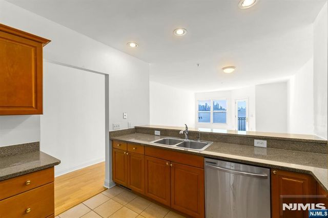 116 The Promenade, Edgewater, NJ 07020