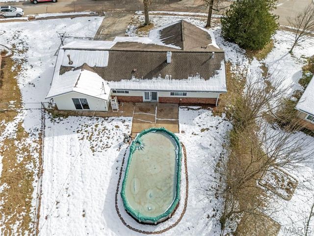 569 Highland Ridge Drive, Ballwin, MO 63011