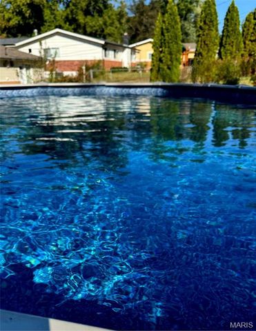 569 Highland Ridge Drive, Ballwin, MO 63011