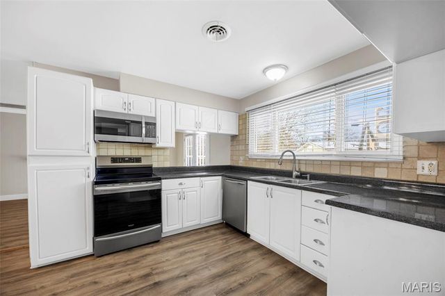 569 Highland Ridge Drive, Ballwin, MO 63011