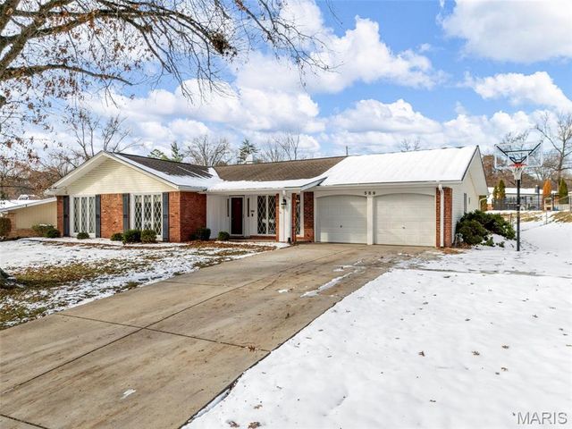 569 Highland Ridge Drive, Ballwin, MO 63011