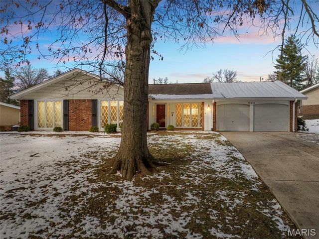 569 Highland Ridge Drive, Ballwin, MO 63011