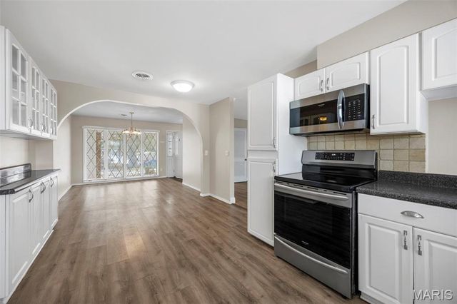 569 Highland Ridge Drive, Ballwin, MO 63011