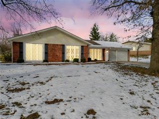 569 Highland Ridge Drive, Ballwin, MO 63011