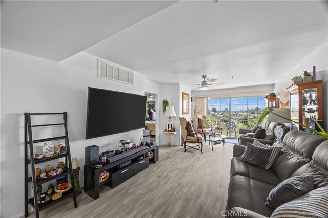 4755 Templeton St 2215, Los Angeles, CA 90032