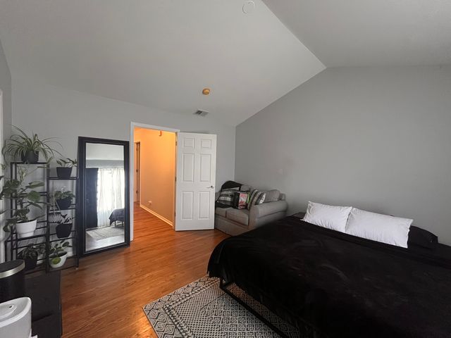 610 Lakeridge Court, Naperville, IL 60563