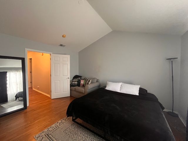 610 Lakeridge Court, Naperville, IL 60563