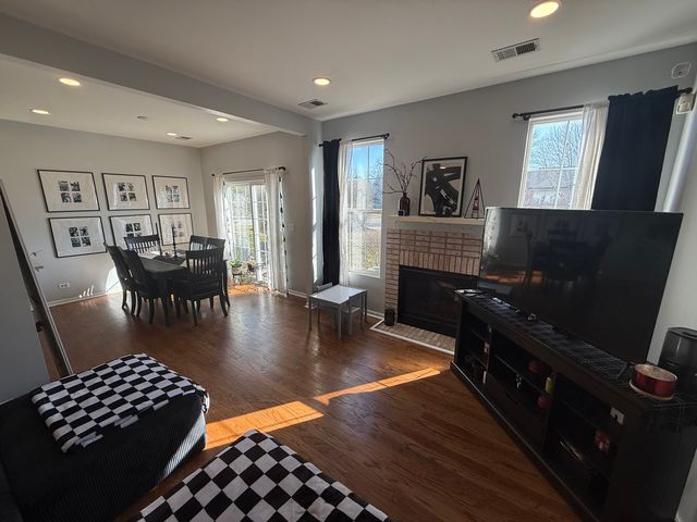 610 Lakeridge Court, Naperville, IL 60563