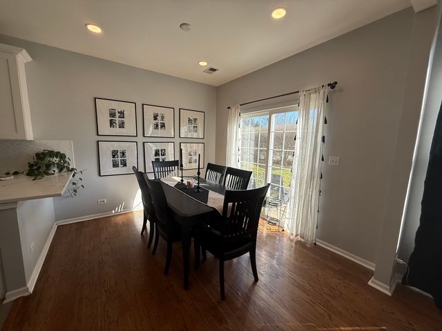 610 Lakeridge Court, Naperville, IL 60563