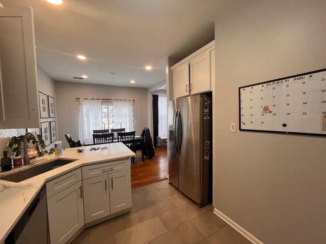 610 Lakeridge Court, Naperville, IL 60563