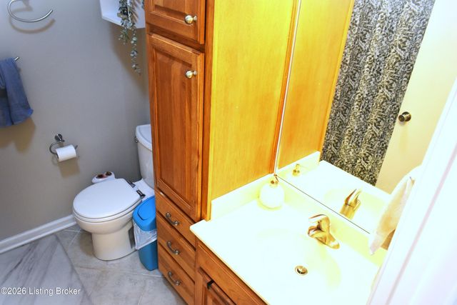 10408 Vantage Rd, Louisville, KY 40299