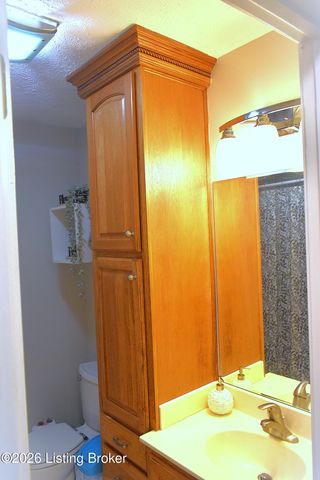 10408 Vantage Rd, Louisville, KY 40299