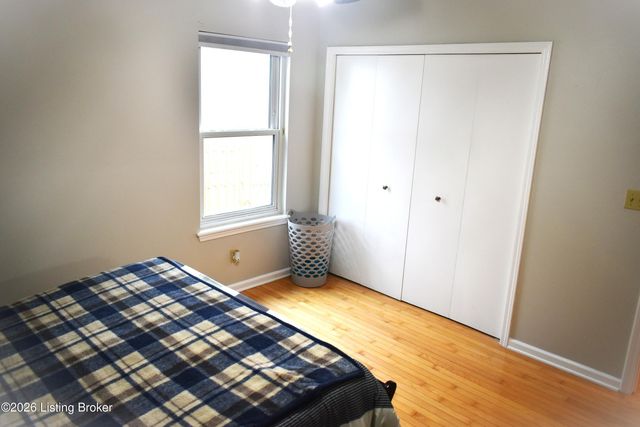 10408 Vantage Rd, Louisville, KY 40299