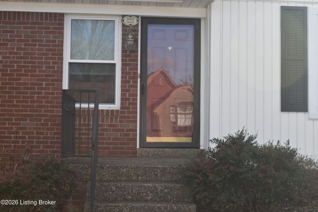 10408 Vantage Rd, Louisville, KY 40299