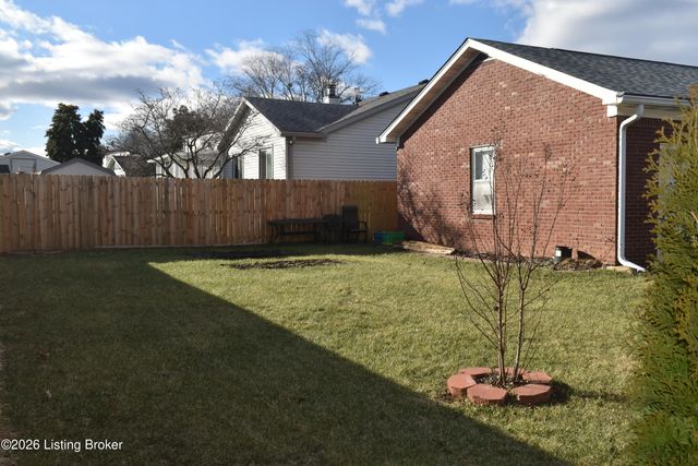 10408 Vantage Rd, Louisville, KY 40299