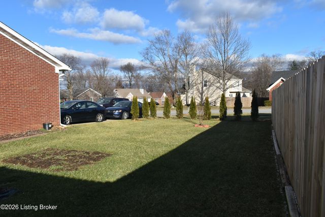 10408 Vantage Rd, Louisville, KY 40299