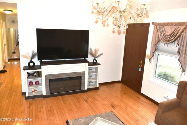 10408 Vantage Rd, Louisville, KY 40299