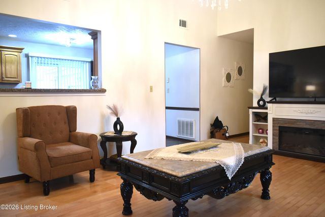 10408 Vantage Rd, Louisville, KY 40299